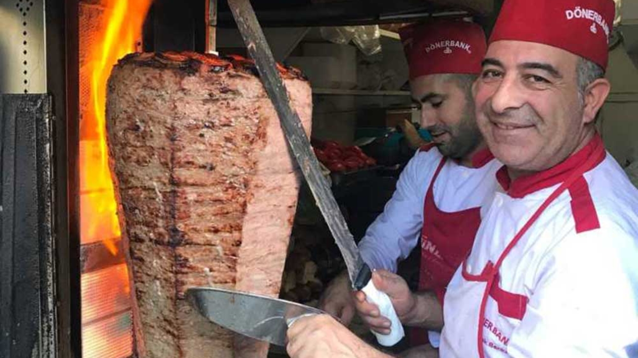 kapalicarsinin-en-harbi-lezzet-mekanlari-doner-bank-kapalicarsi
