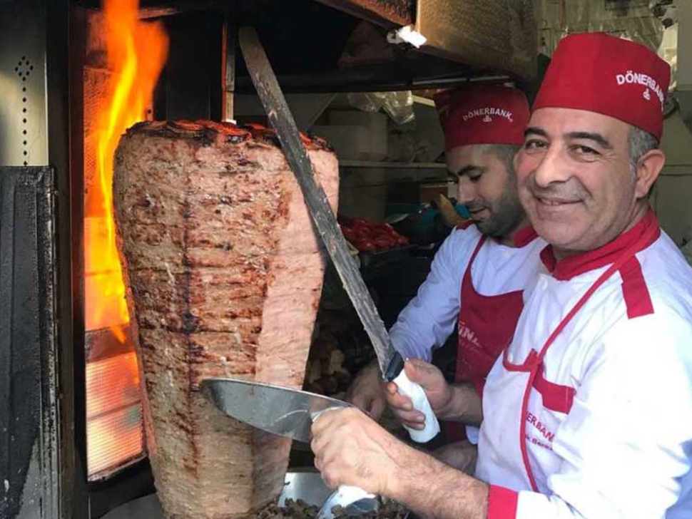 kapalicarsinin-en-harbi-lezzet-mekanlari-doner-bank-kapalicarsi